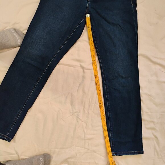 Old Navy Power Straight Jeans Women’s Size 10 Dark Wash Denim Mid Rise Stretch - Picture 3 of 6